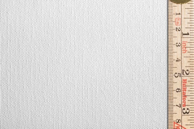 La trama della tela di cotone accanto a un righello
